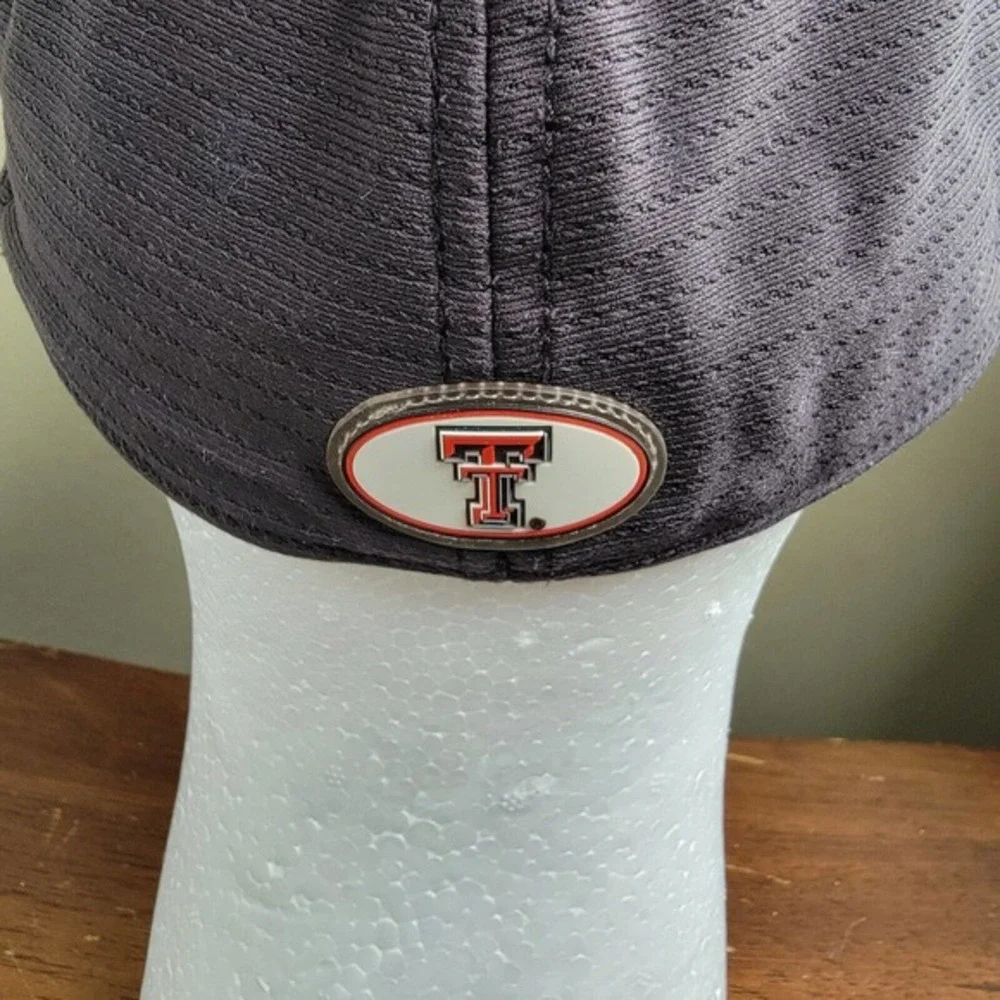 Texas Tech Red‎ Raiders Fitted Under Armour Large Black Red Ball Cap Hat
